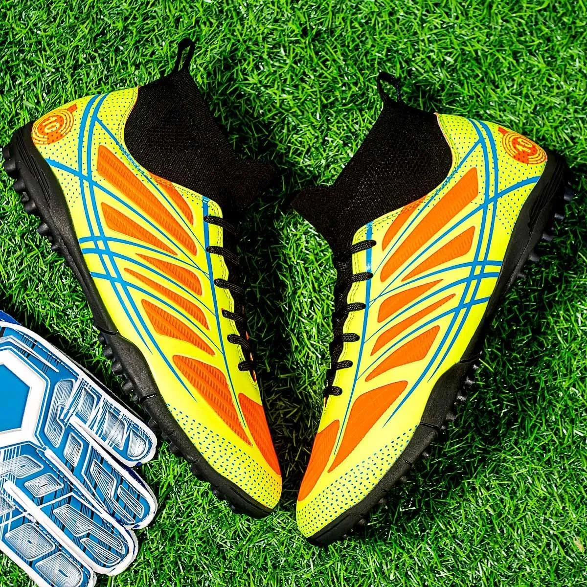 Breathable Men's Sports Football Shoes, Lightweight and Professional Nail Shoes