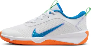 Nike Omni Multi-Court Big Kids' Indoor Court Shoes (DM9027-107, White/Vapor Green/Total Orange/Photo Blue) Size 4