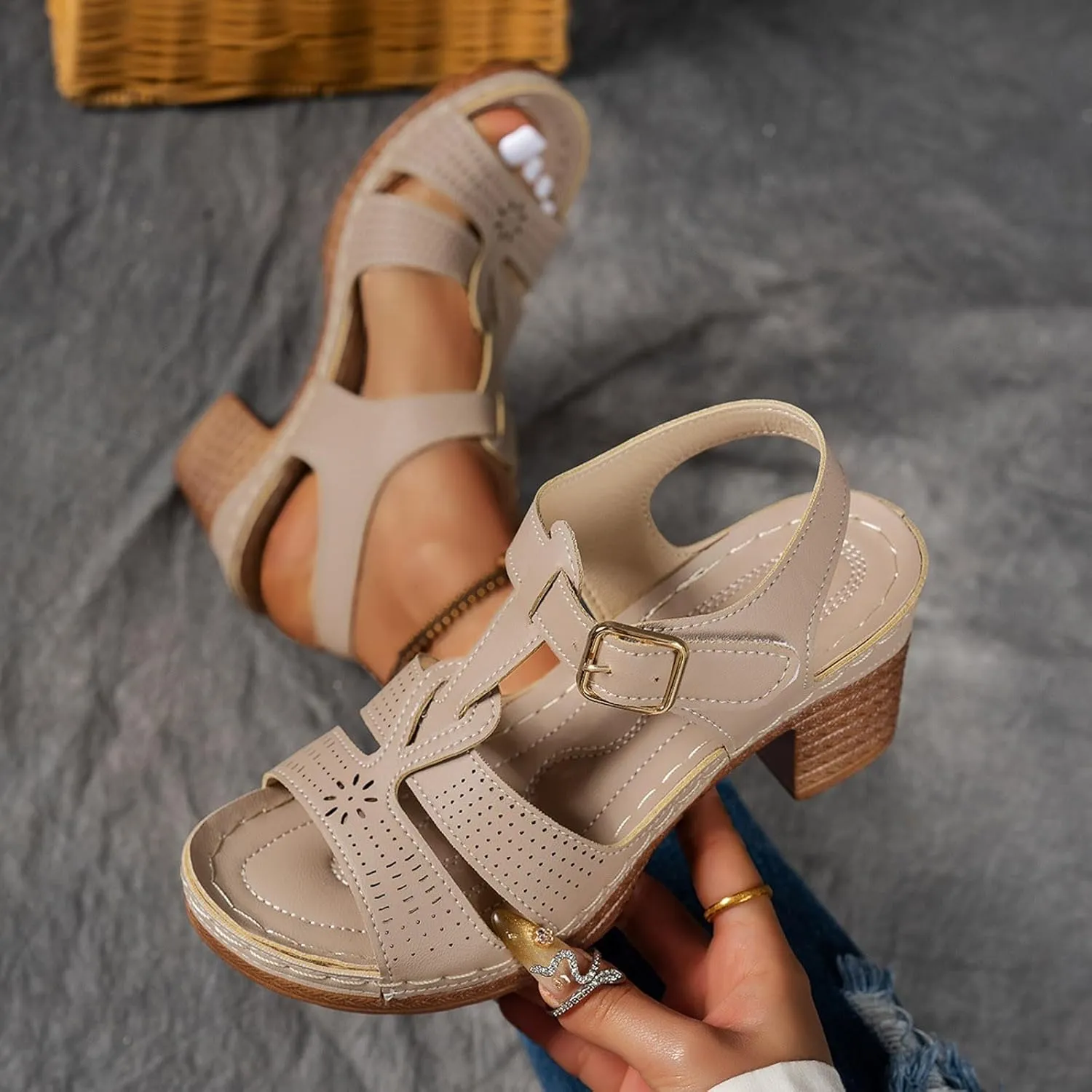 ZSpzx Chunky Heels Sandals for Women 2025 Peep Toe T-strap Strappy Cutout Block Sandal Ladies Cushion Footbed Recovery Orthopedic Casual Slingback Comfortable Shoes for Daily Wear Outdoor Indoor